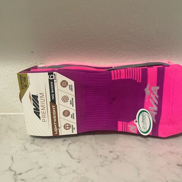 Adidas Women's Magenta Athletic Shoes comes w/ free 6 pack of socks. - Picture 13 of 14